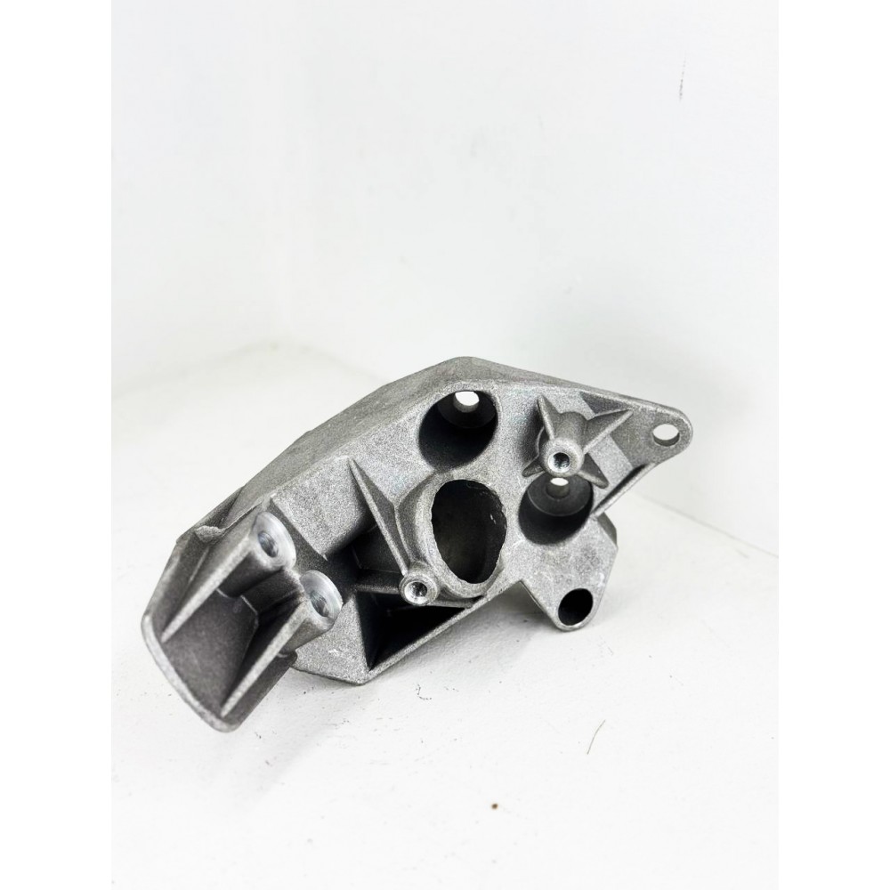 Кронштейн опоры двигателя левый LADA 2190