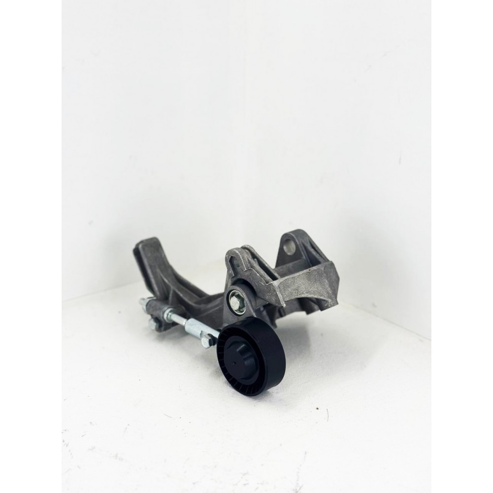 Кронштейн генератора LADA Калина, Гранта в сборе с роликом и натяжителем.